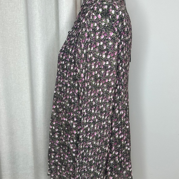 Cabi Knife Pleat Blouse (style 3952) - Picture 6 of 10